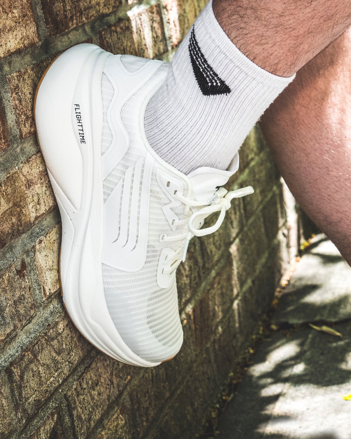 Men's Maverick-V1 Runner - White/Gum | TYR Signature