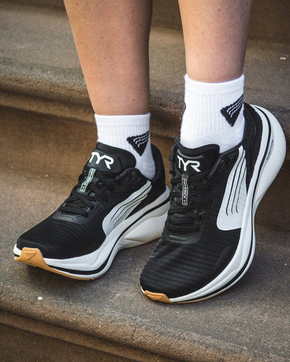 Men's Maverick-V1 Runner - White/Black Gum | TYR Classic