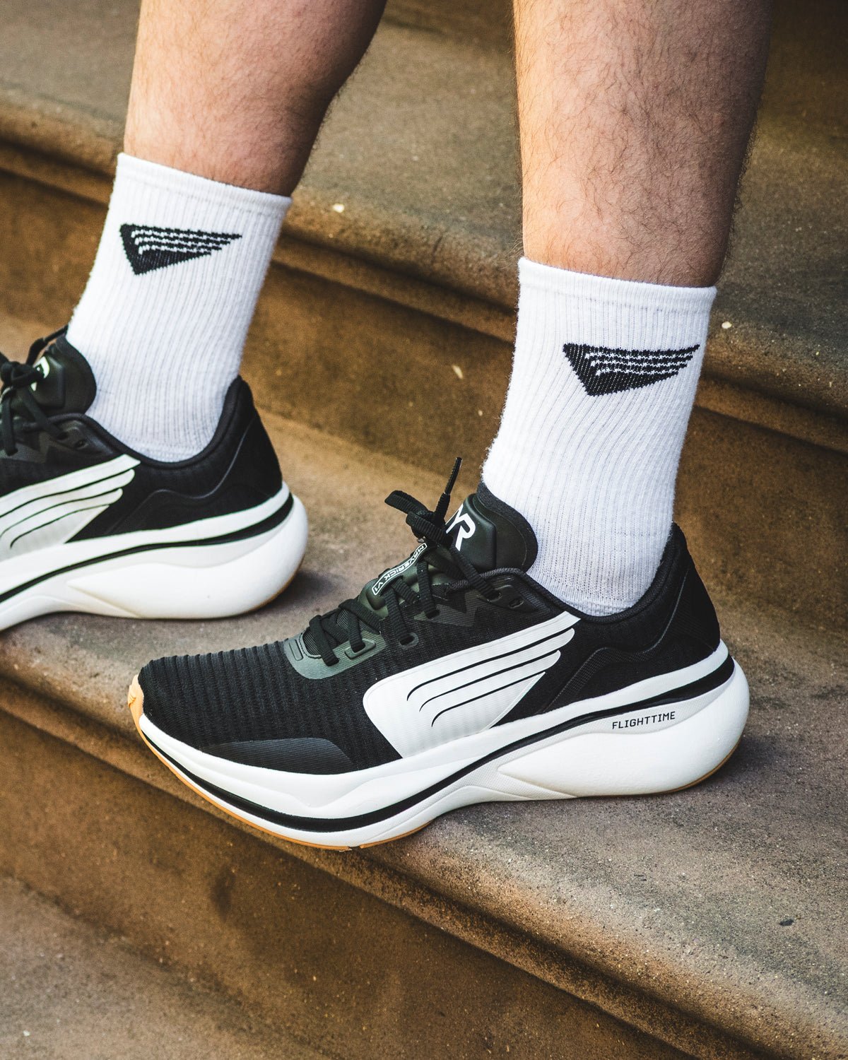 Men's Maverick-V1 Runner - White/Black Gum | TYR Classic