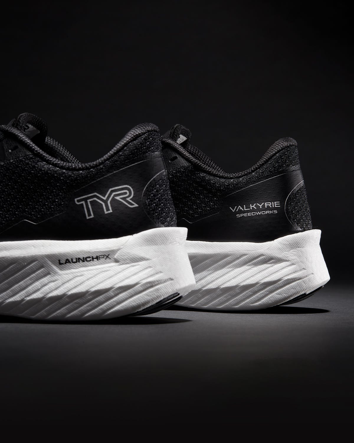 Men's Valkyrie Speedworks Runner — Black | TYR | TYR Signature