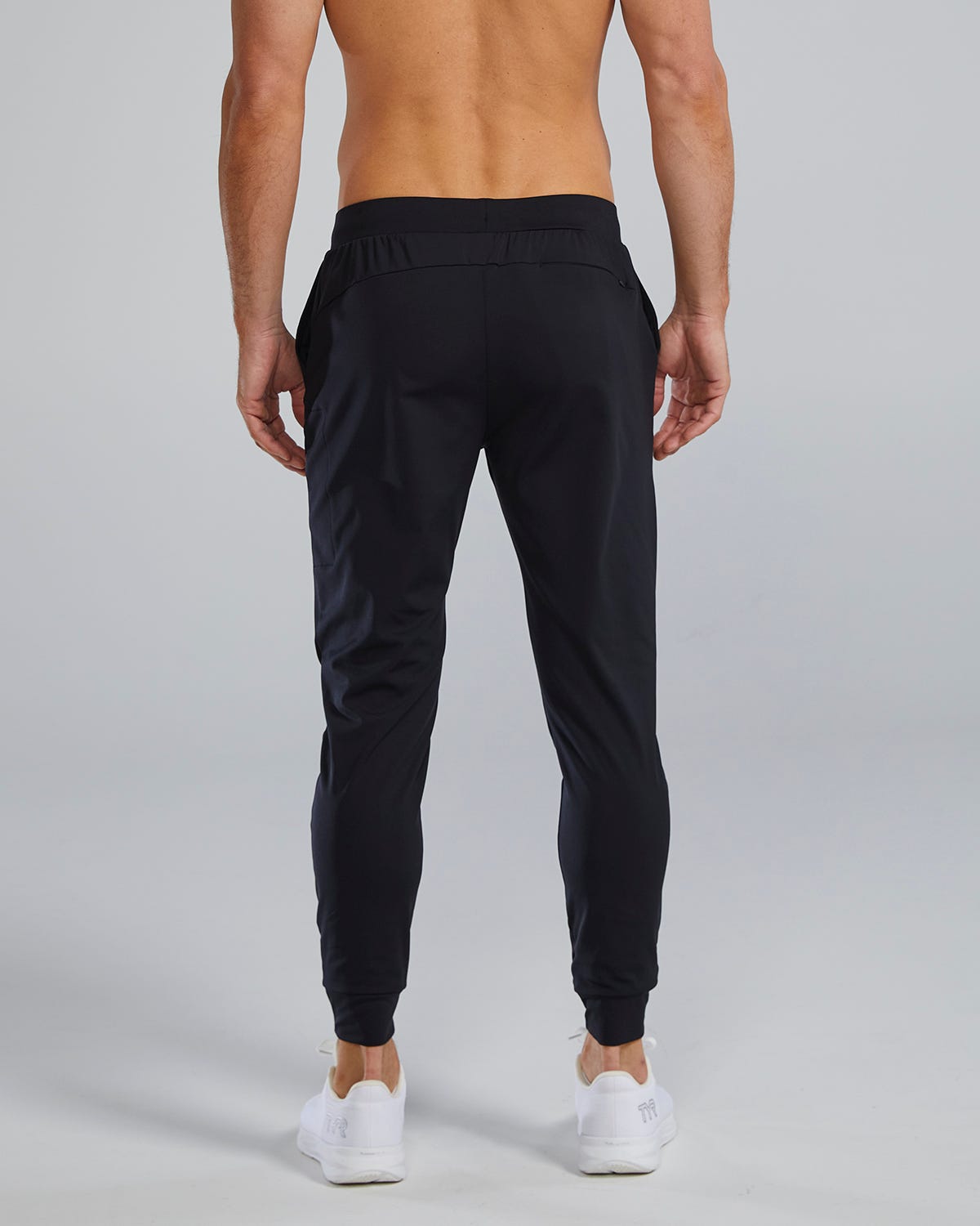 Elevation Men's Tech Jogger - Solid | TYR Classic