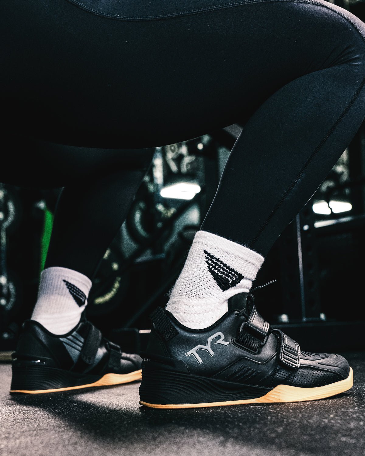 Women's L-2 Lifter - Black Gum | TYR Trending