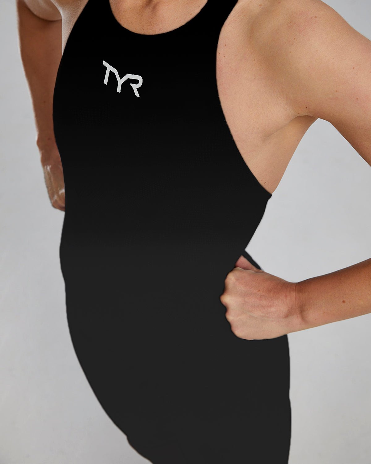 Avictor 2.0 Solid Women's Closed Back | TYR Recommended