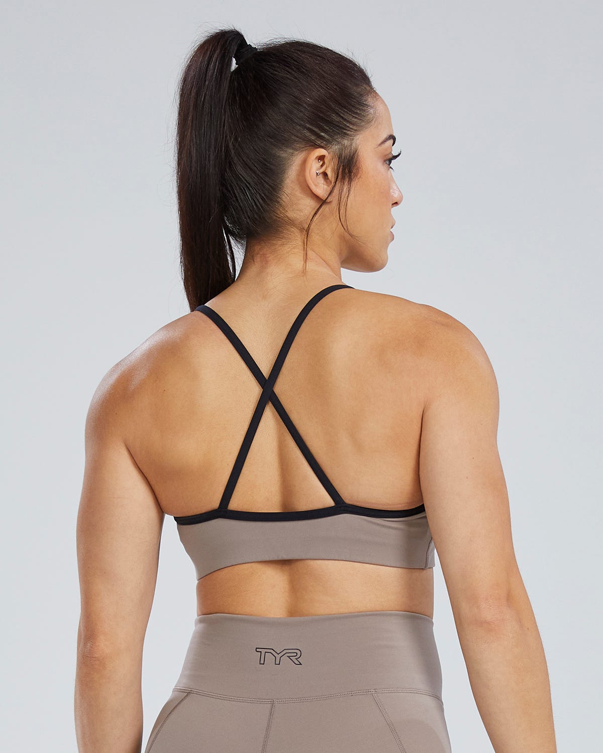 Joule Elite™ Women's Scoop Neck Sports Bra - Solid | TYR Trending