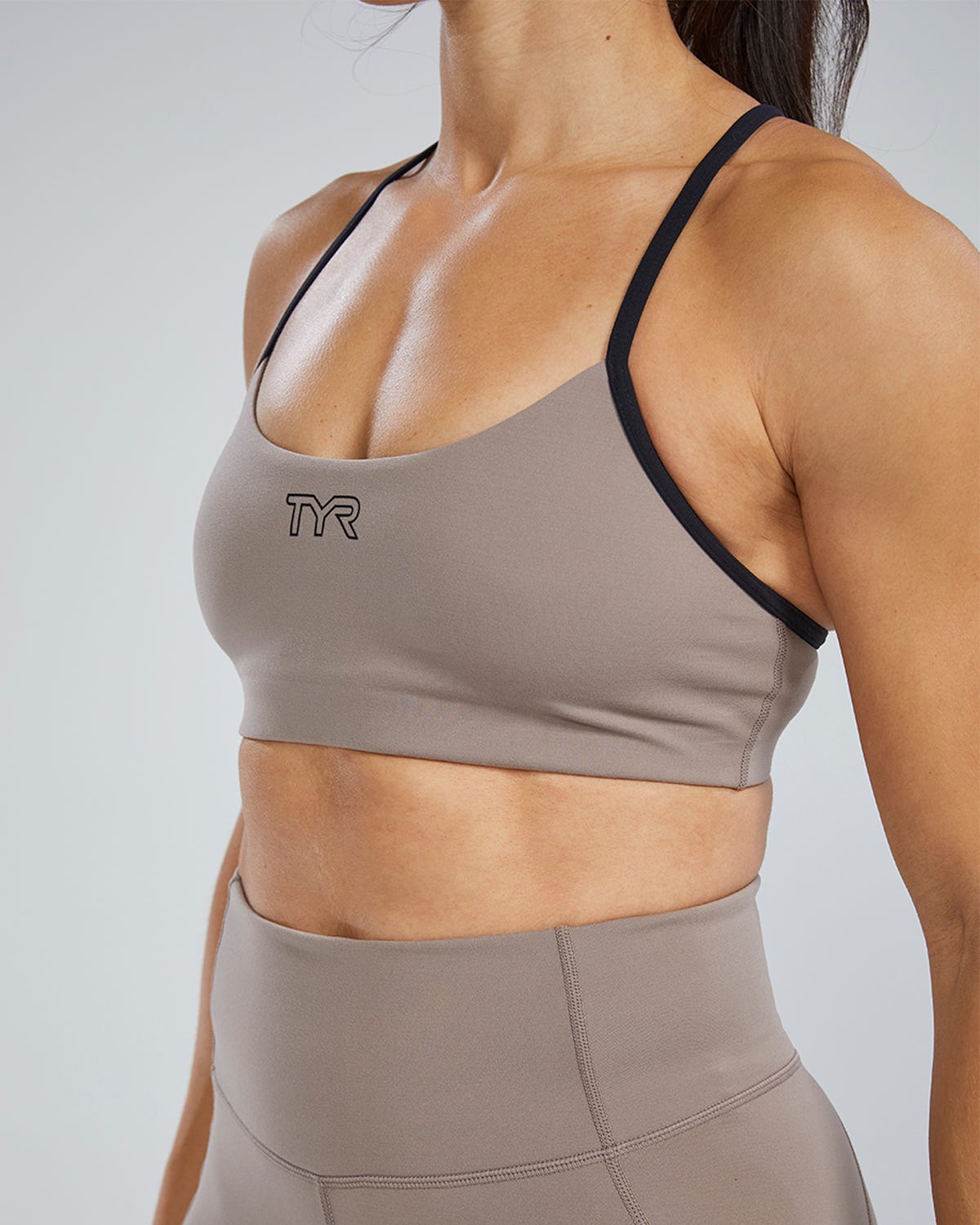 Joule Elite™ Women's Scoop Neck Sports Bra - Solid | TYR Best Seller