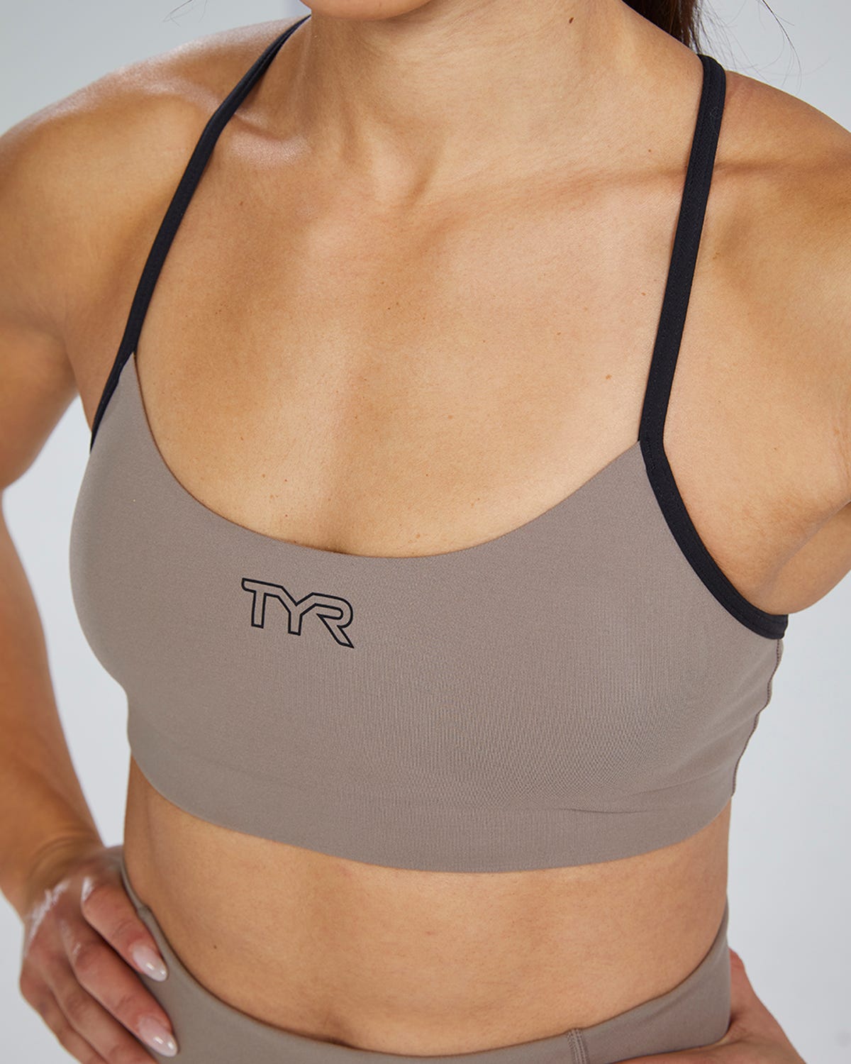 Joule Elite™ Women's Scoop Neck Sports Bra - Solid | TYR Best Seller